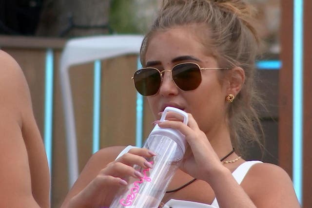 Georgia Steel drinking from her personalised water bottle on Love Island 2018