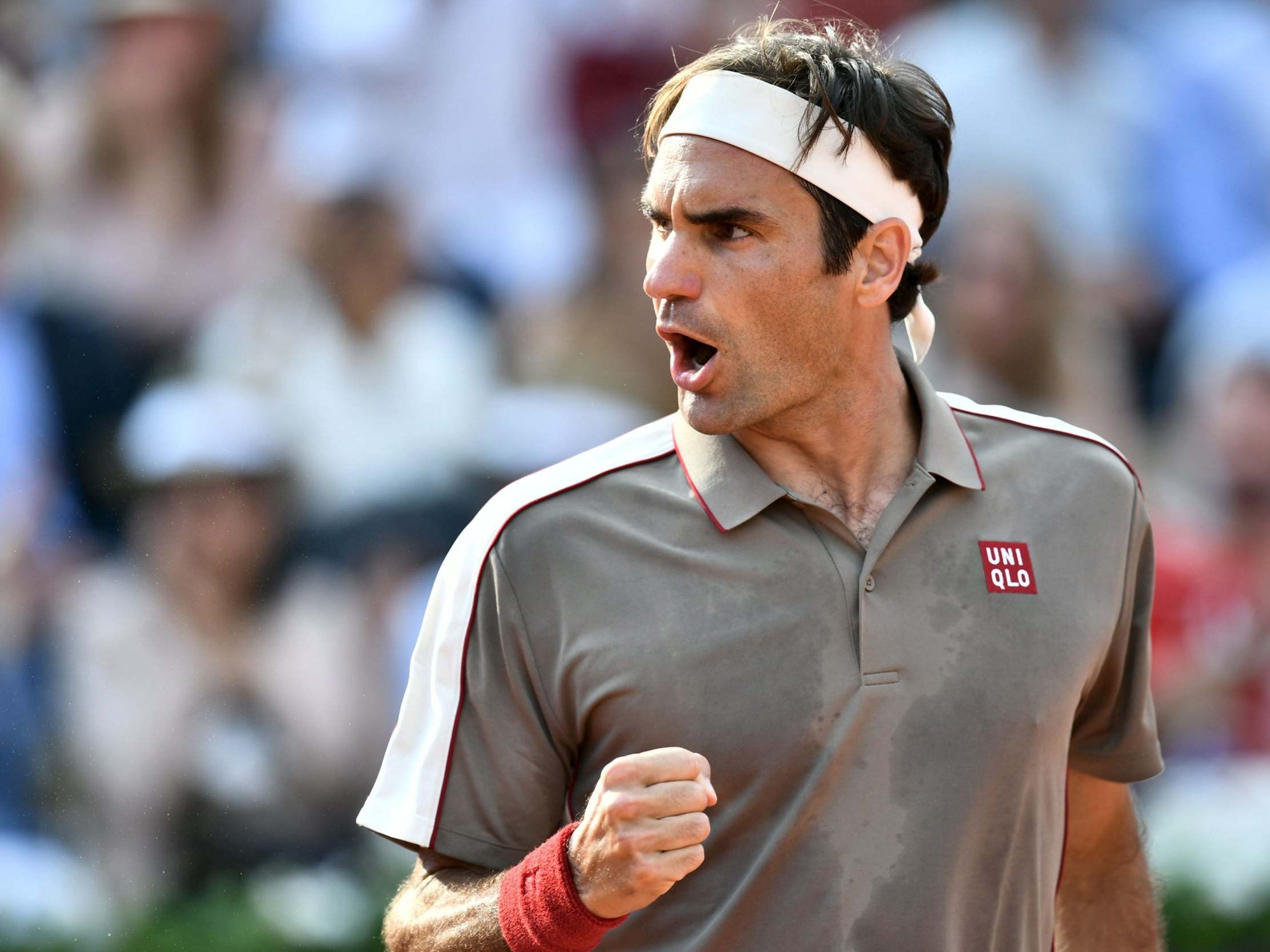 Federer faces Nadal in the last four at Roland Garros