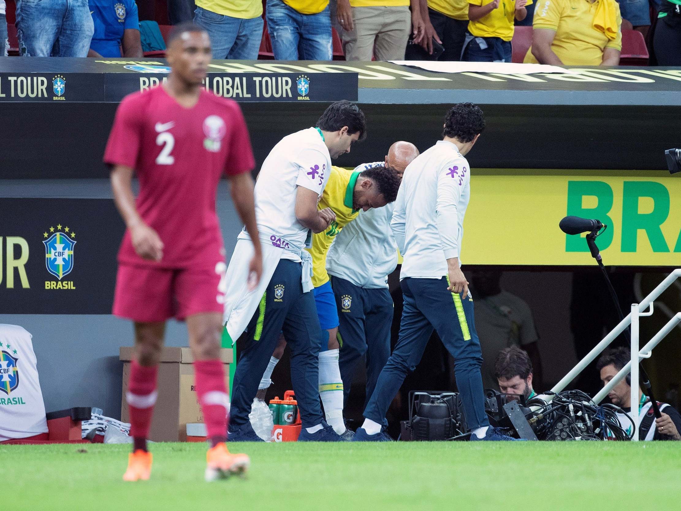 Neymar ruptures ligaments in his ankle against Qatar