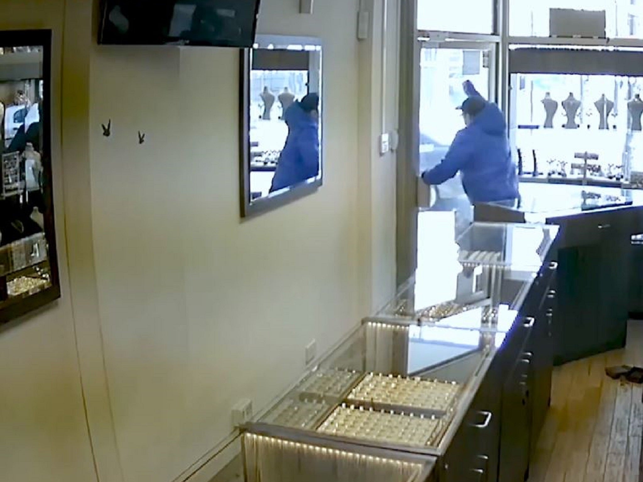 Police are searching for three bungling robbers who raided a jewellery shop in Green Lanes, Haringey, north London, on 15 April and got trapped inside by a self-locking door.