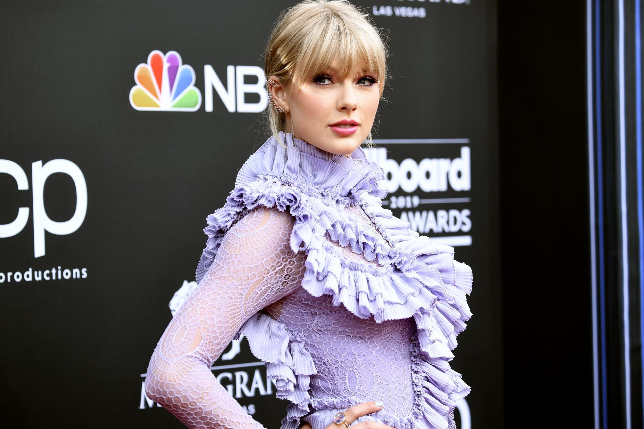Flipboard: Taylor Swift's New Merch Has a Hilarious Typo