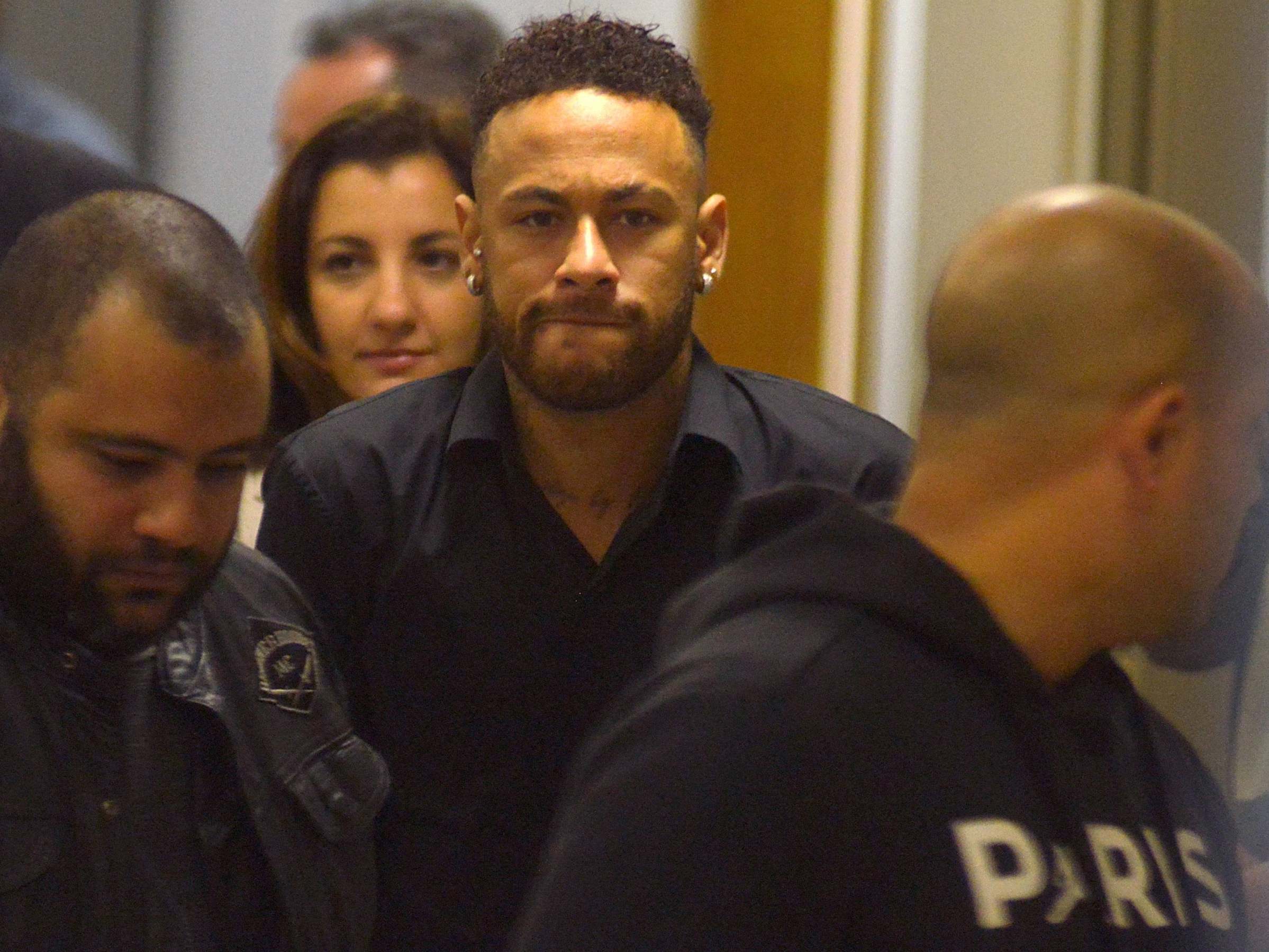 Neymar leave the police station in Rio de Janeiro