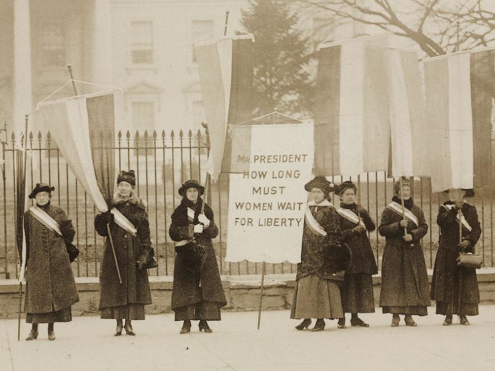 Campaigners picket the White House in 1917