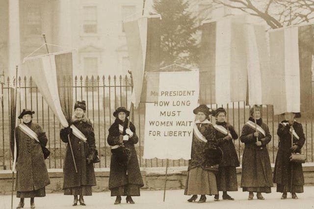 Campaigners picket the White House in 1917