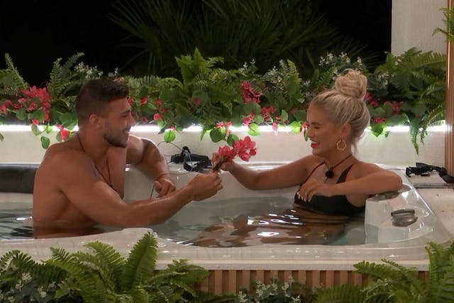 Molly-Mae Hague and Tommy Fury on 'Love Island'