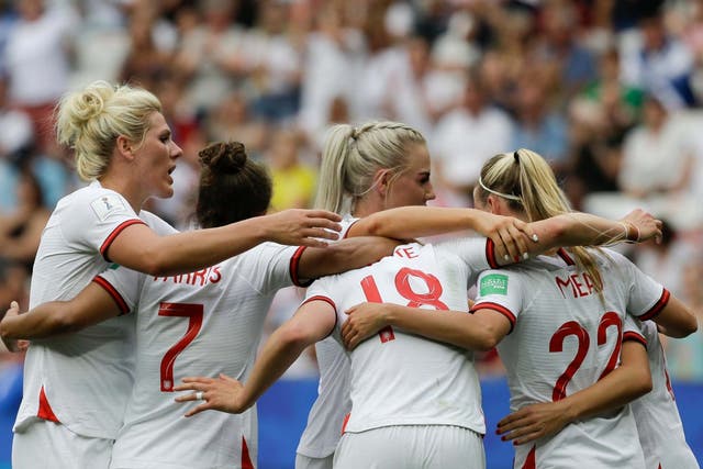 England's Ellen White celebrates with her teammates