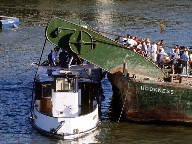 The pleasure cruiser is raised from the river, where it sank after a collision with the dredger ‘Bowbelle’