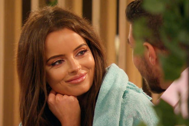 Maura Higgins and Tommy chat on 'Love Island'