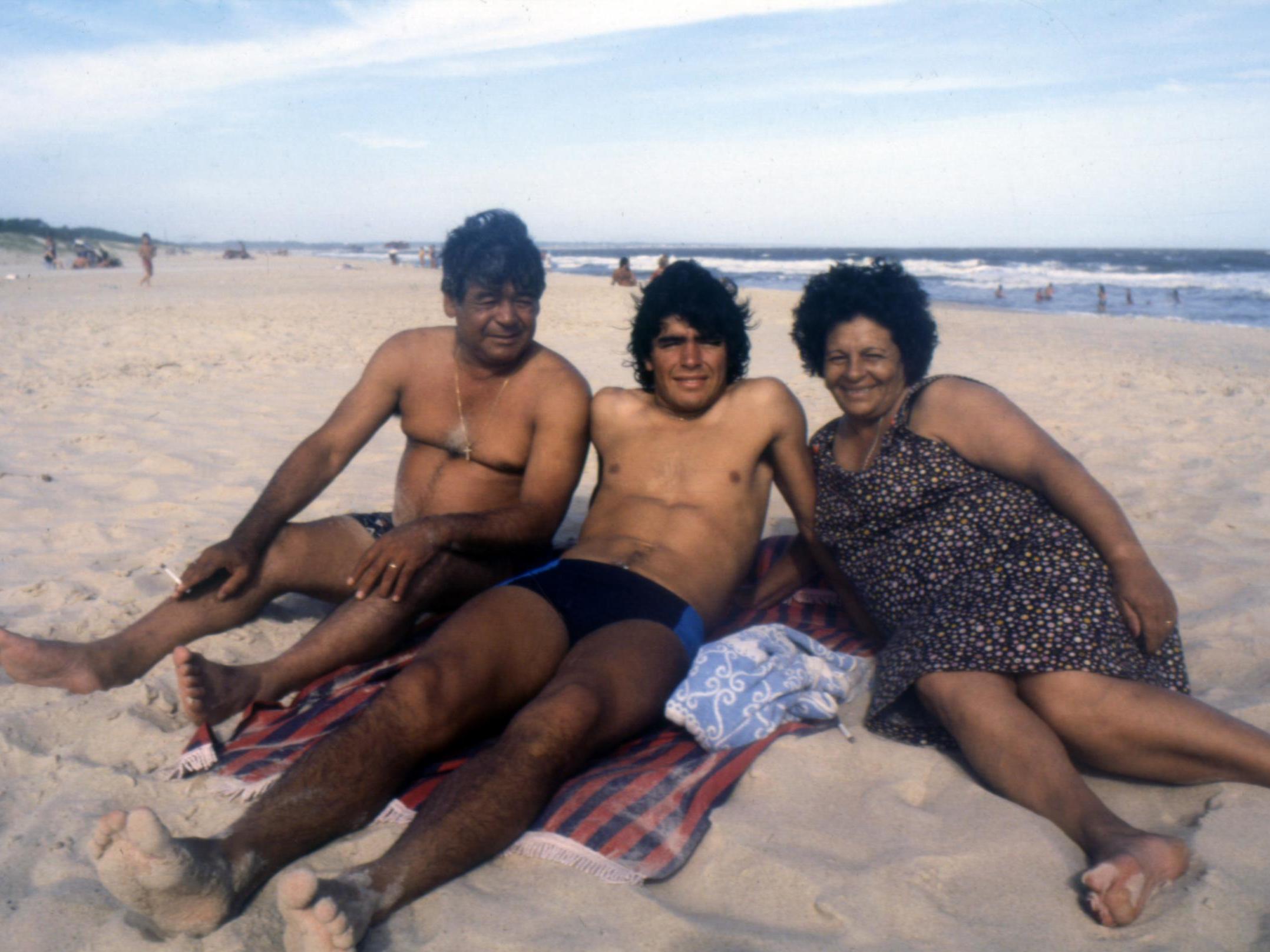 Maradona at the beach with his parents