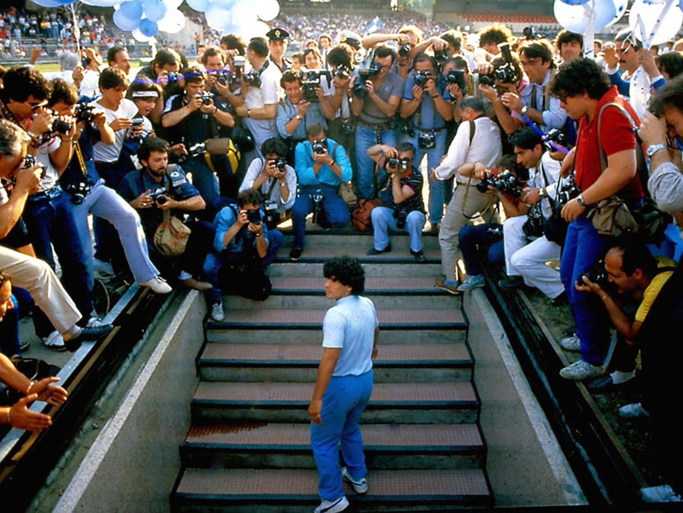 Maradona is unveiled at Napoli in 1984