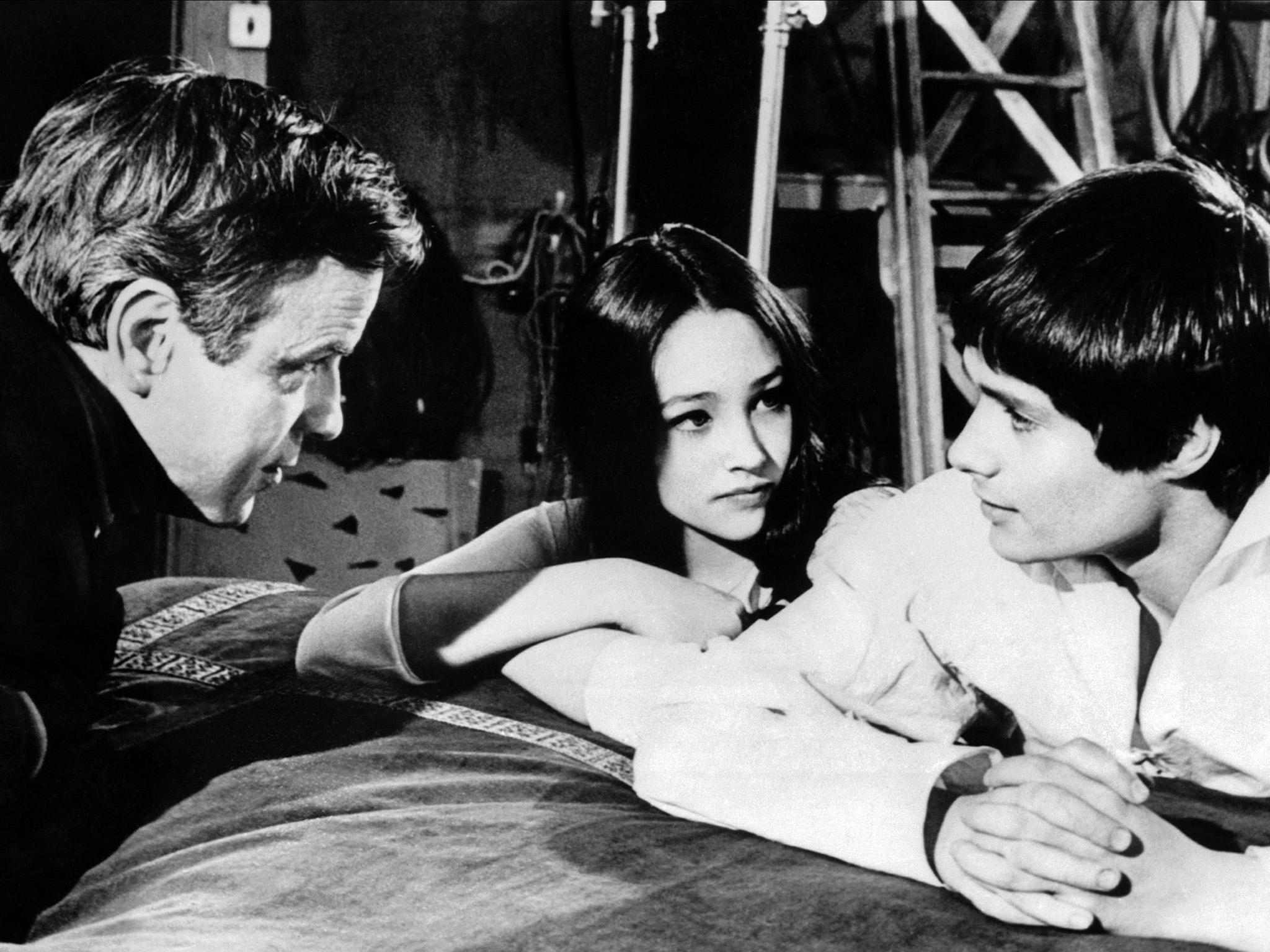 Zeffirelli with Olivia Hussey and Leonard Whiting on the set of his breakthrough film, ‘Romeo and Juliet’, 1968
