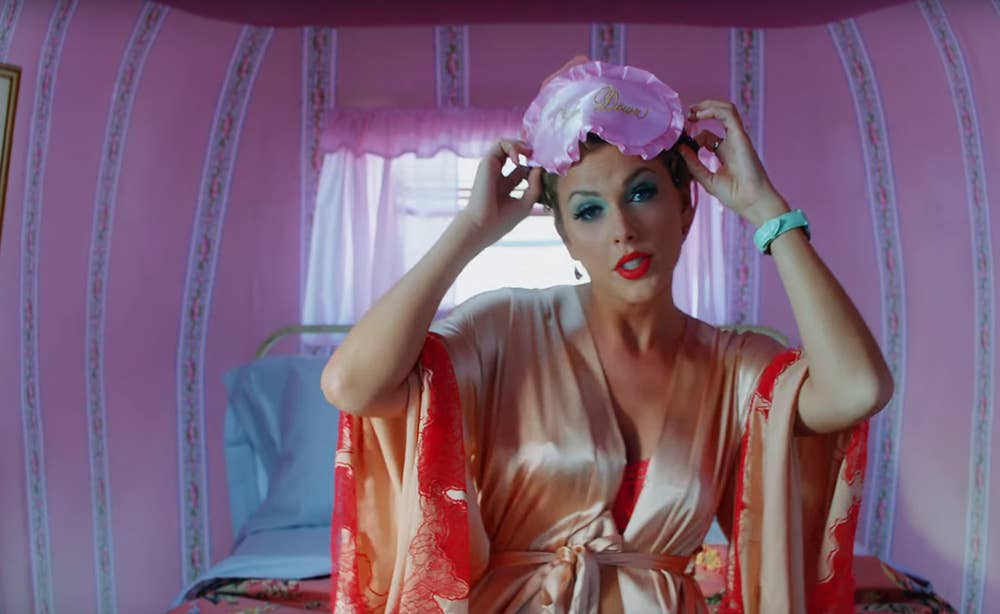Taylor Swift You Need To Calm Down Best Looks From New Music Video