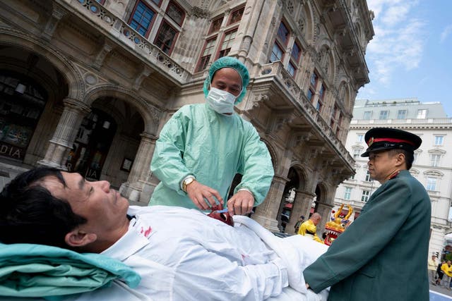 Falun Gong supporters in Austria stage protest against organ harvesting