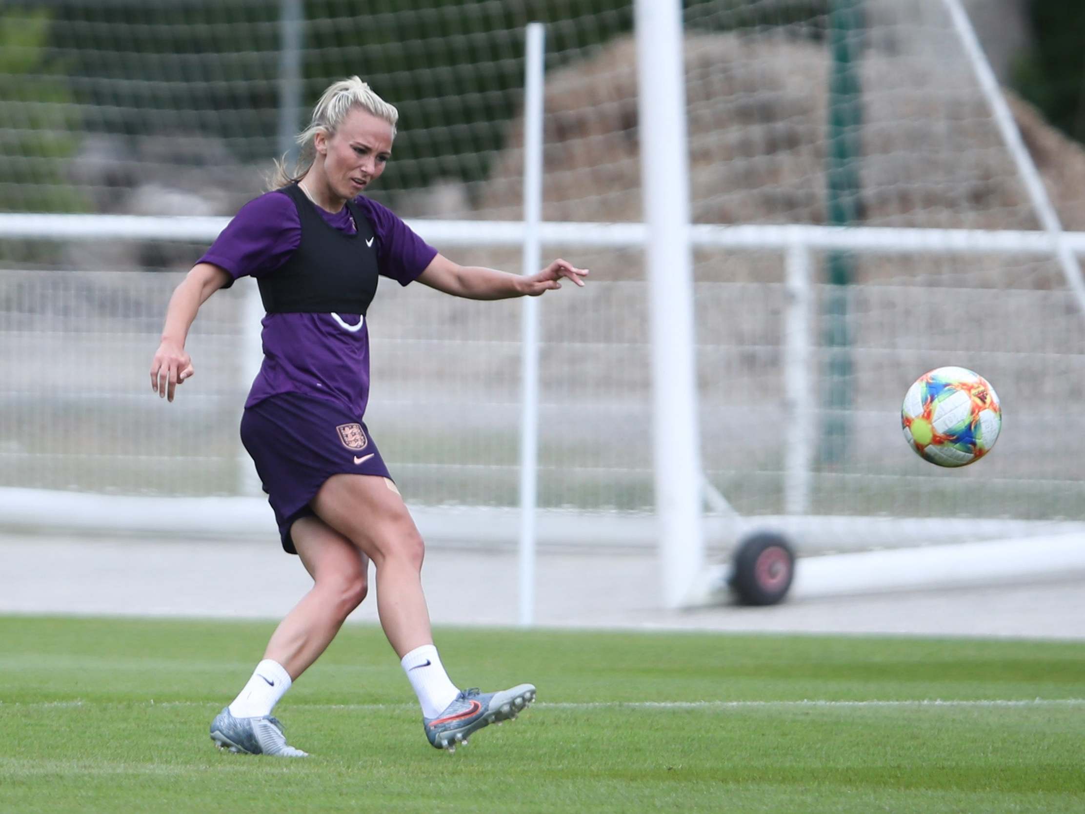 Toni Duggan claims England play it out from the back like Barcelona