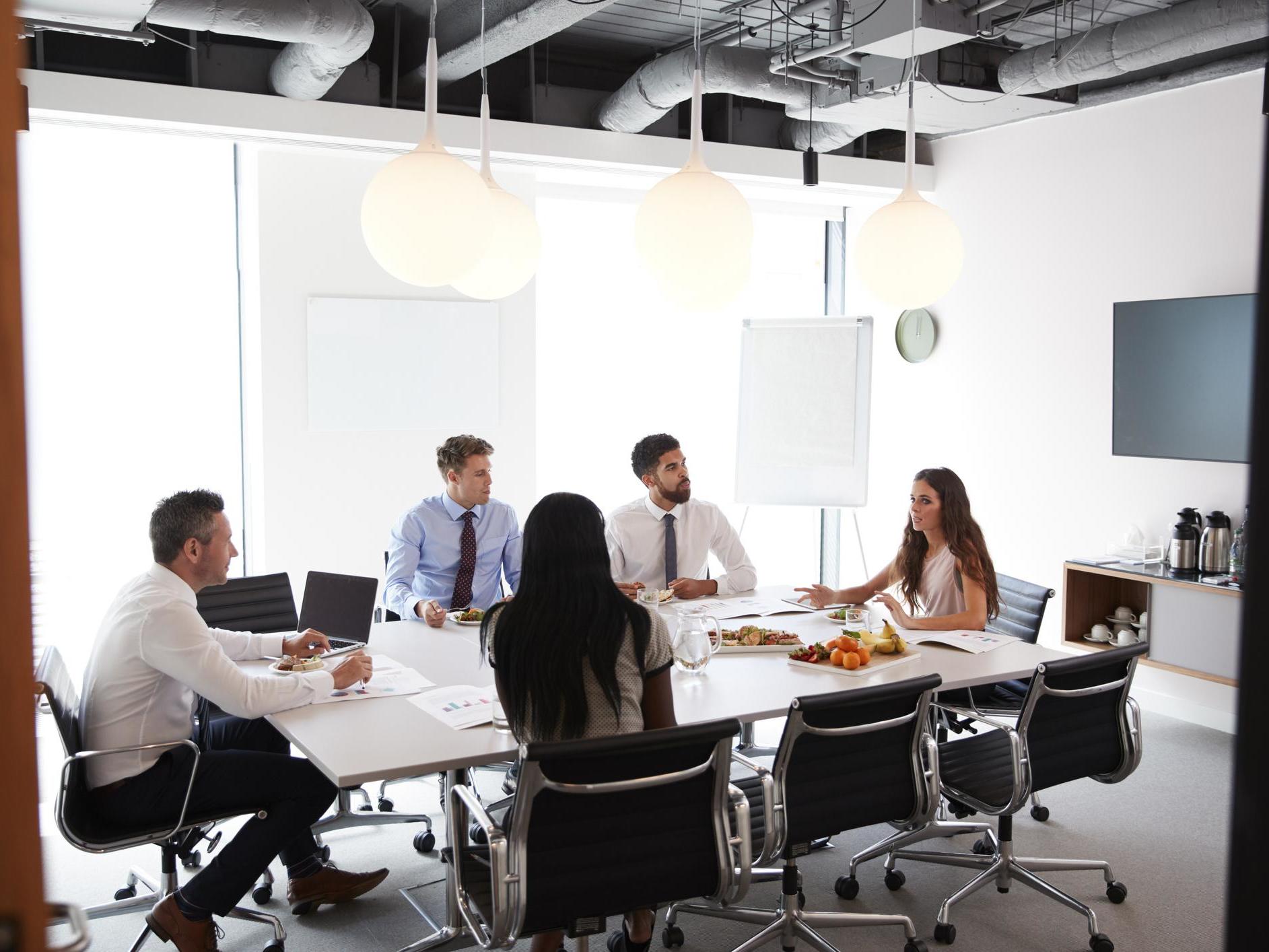 Office workers only take 16 minutes lunch break, study suggests | The  Independent | The Independent