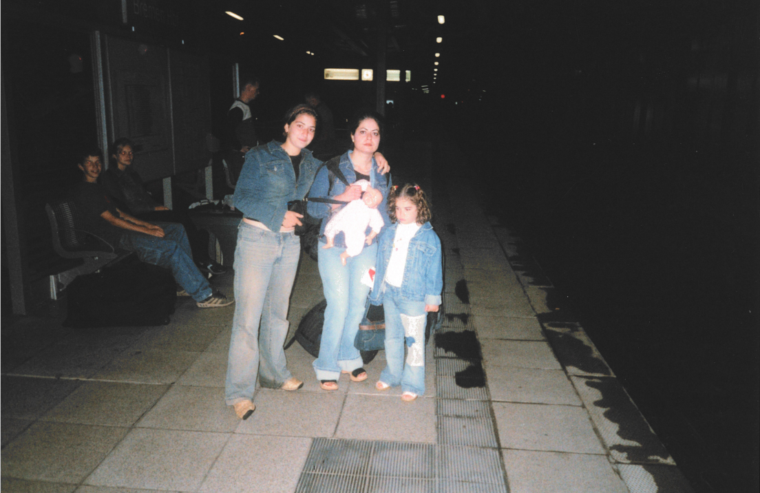(L-R): Sahar, her mother and younger sister at Hamburg station