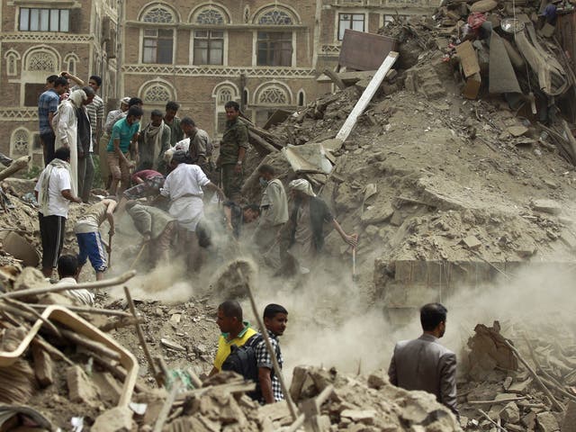 Yemenis search for survivors under the rubble of houses in the UNESCO-listed heritage site in the old city of Yemeni capital Sanaa, on June 12, 2015 following an overnight Saudi-led air strike