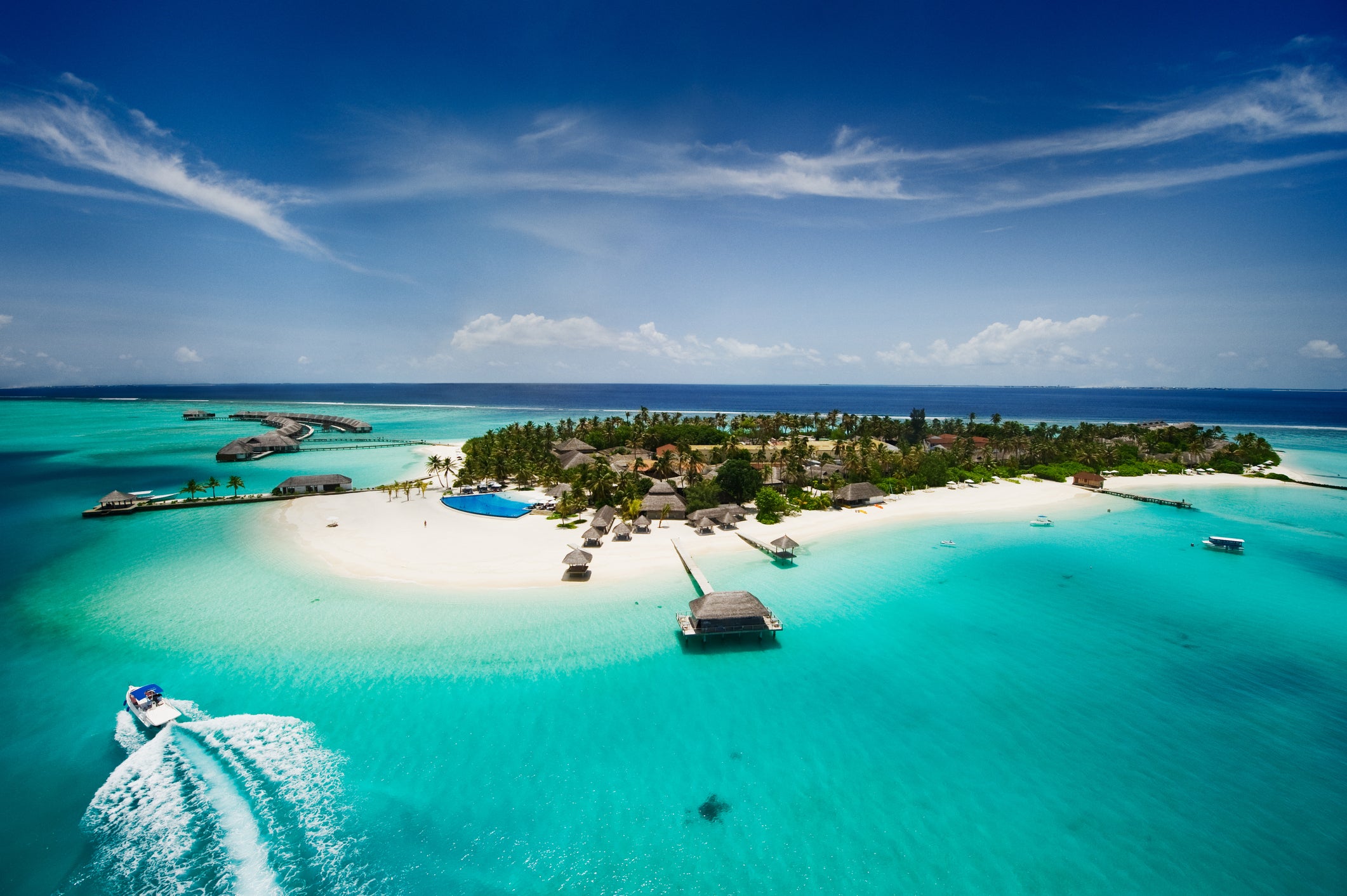 Swim in some of the world's clearest turquoise waters in the Maldives (iStock)