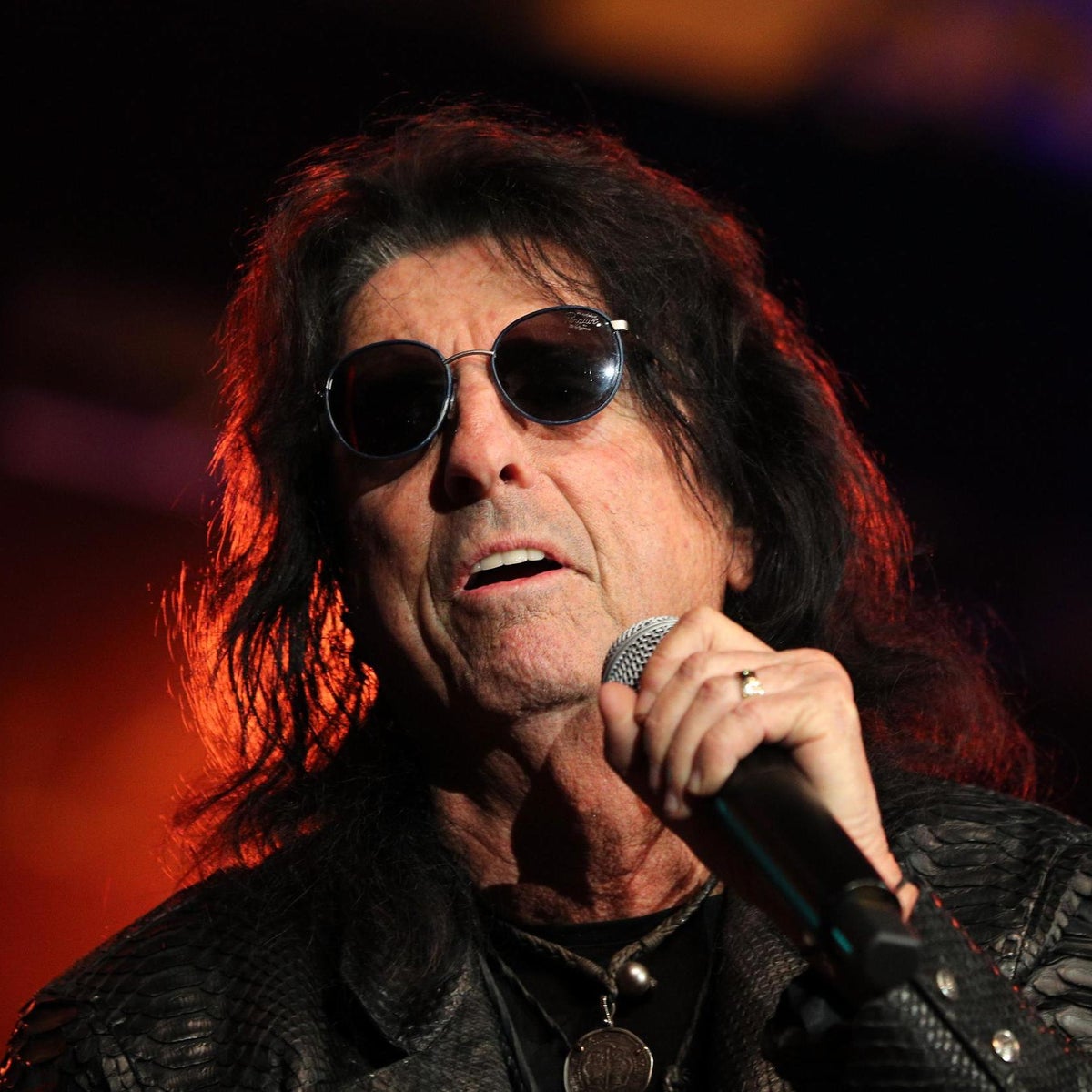 Alice Cooper Clarifies 'Death Pact' Comments About Killing Himself If His  Wife Dies | The Independent | The Independent