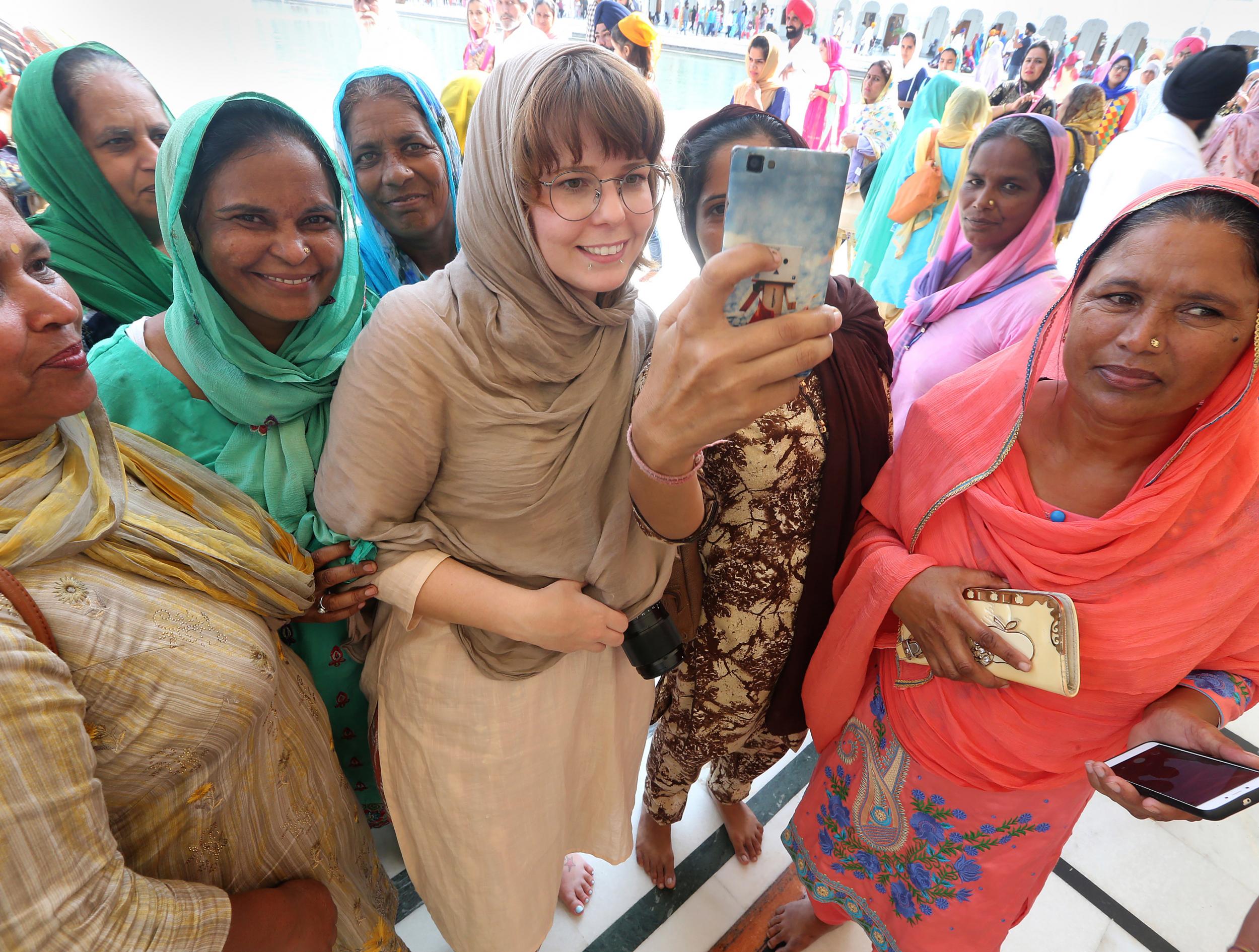 Shannon VanRaes poses for selfies in India