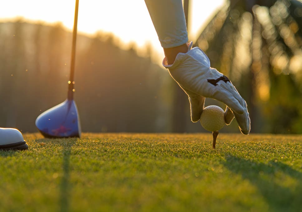 nake frauen golfer