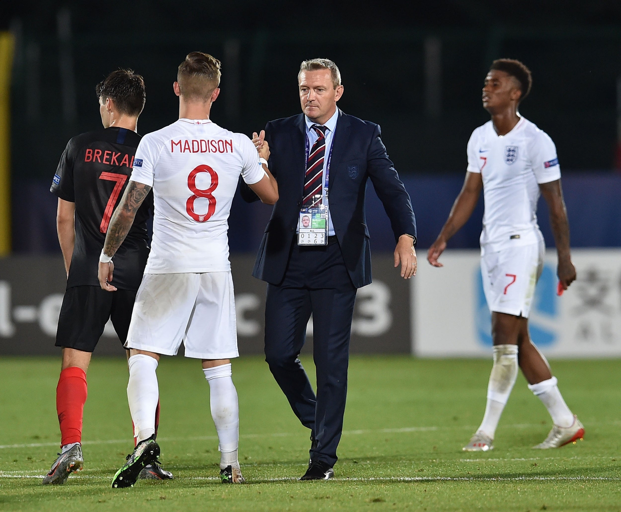 Boothroyd consoles his players (Getty)