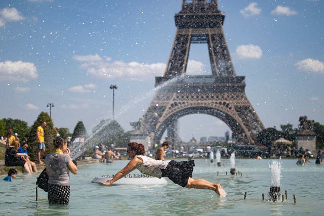 People cool down in the fountains of Trocadero