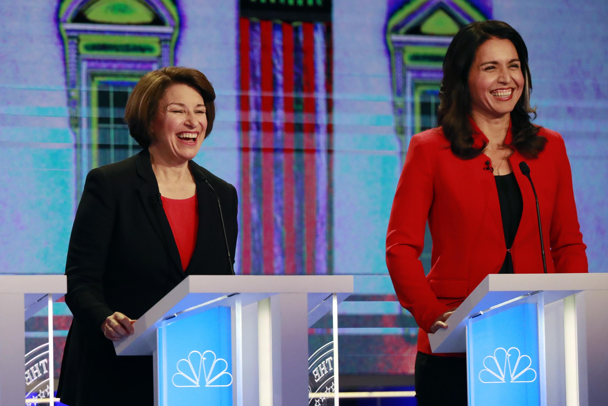 Democratic presidential candidates Amy Klobuchar (L) and Tulsi Gabbad (R)