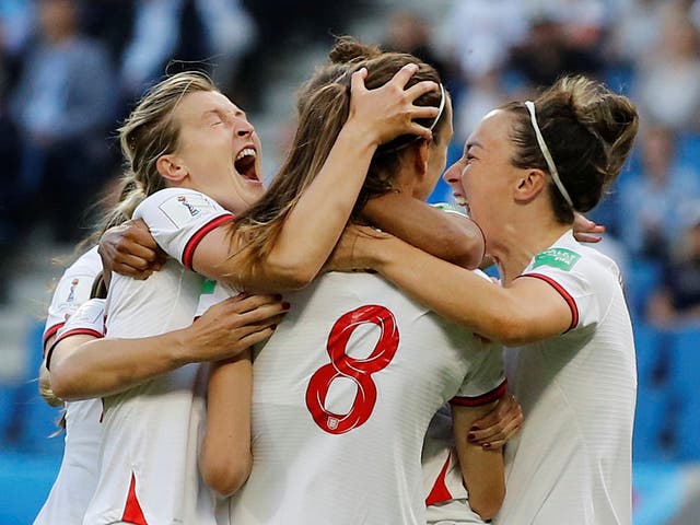 England's Jill Scott celebrates scoring their first goal with Ellen White, Nikita Parris and Lucy Bronze in the quarter-final against Norway.