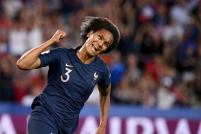 Wendie Renard gives France hope with a late header