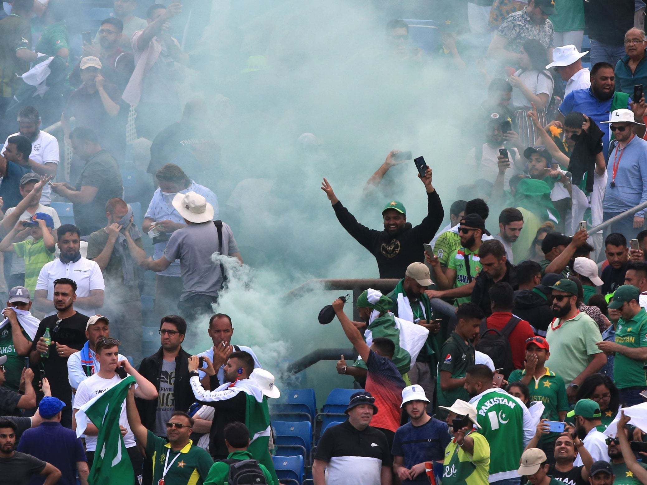 Pakistan supporters celebrate