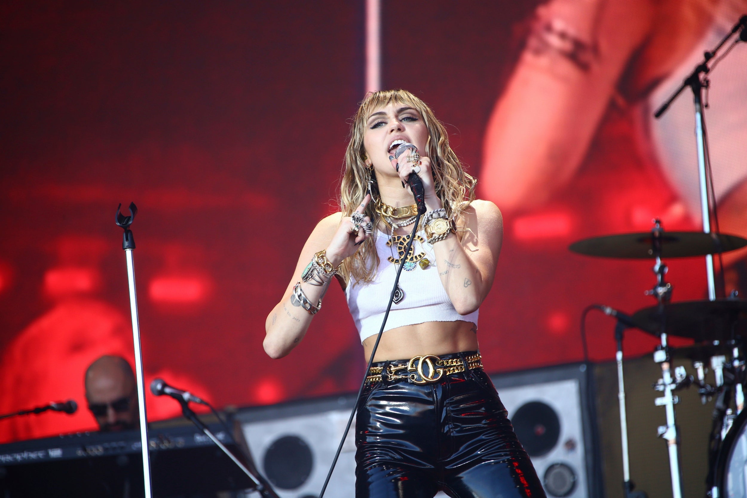 Miley cyrus deals glastonbury