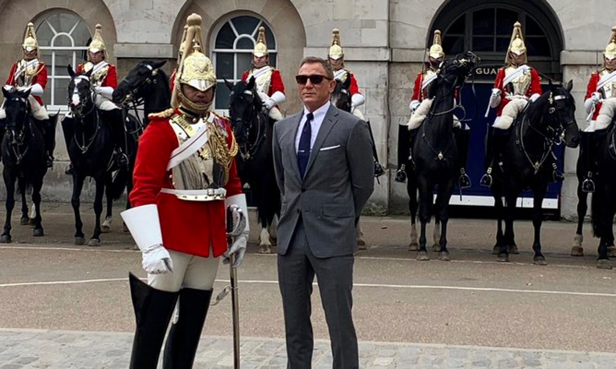 Daniel Craig poses with the Royal Household Cavalry as Bond films in Central London