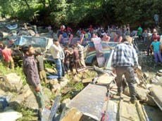 Minibus plunges into 500ft gorge in Kashmir, killing 31