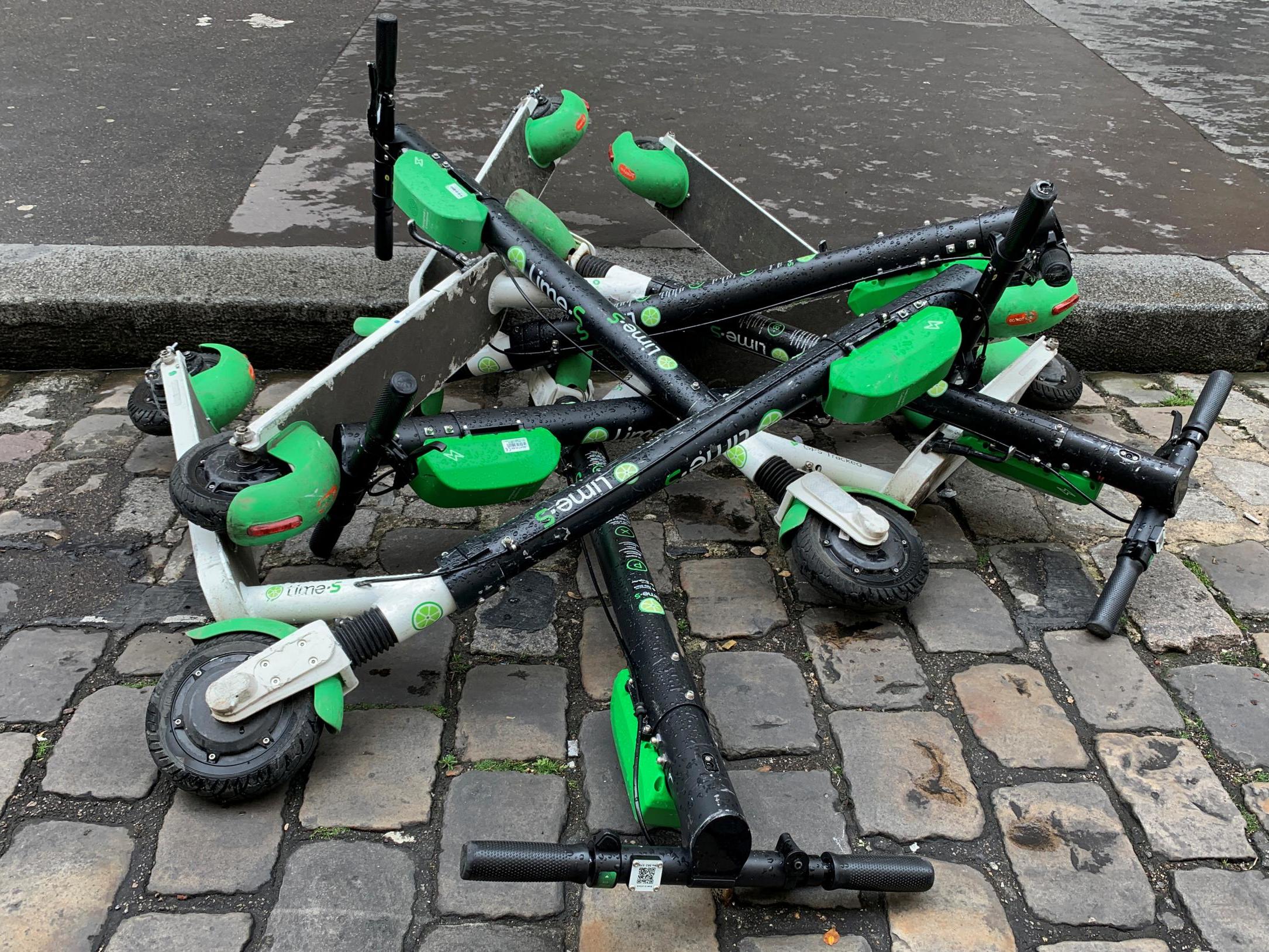 Alternativt forslag Kent Pekkadillo Lisbon battles scourge of electric scooters abandoned on streets | The  Independent | The Independent