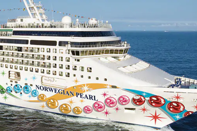 Thousands of passengers are stranded on Norwegian Pearl in Barcelona