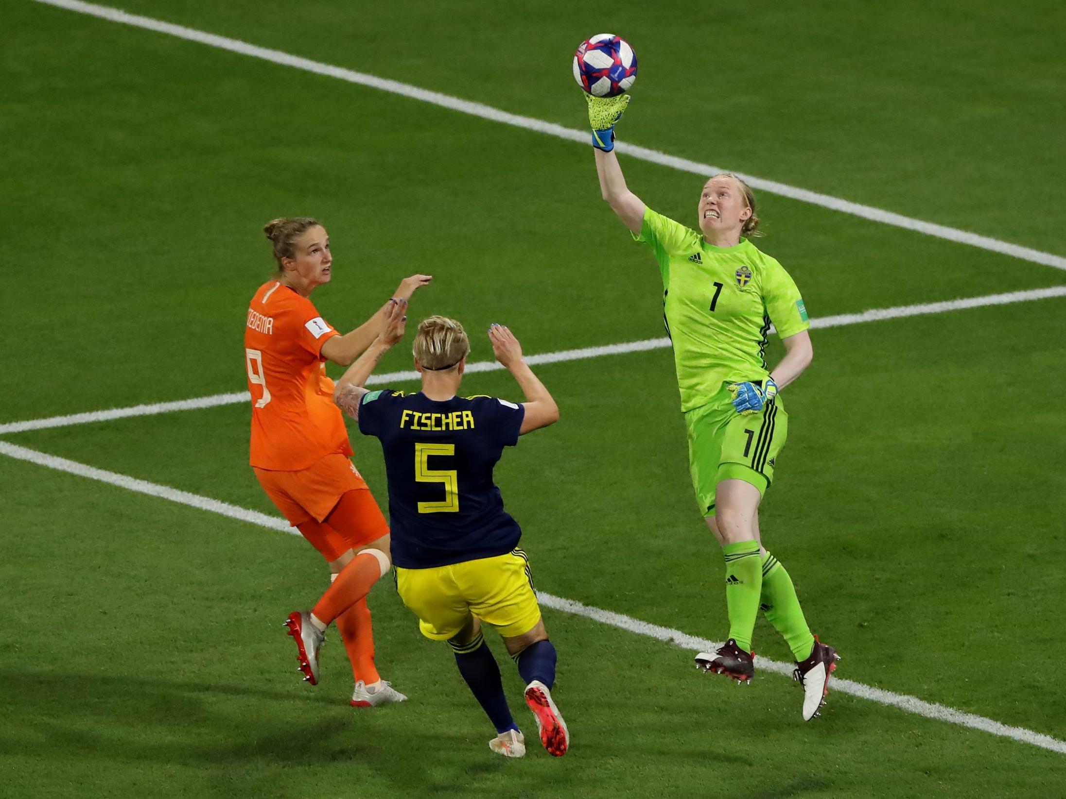 Hedvig Lindahl punches clear under pressure