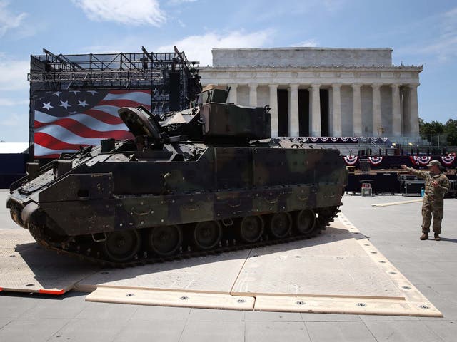 Members of the U.S. Army park an M1 Abrams tank in front of the Lincoln Memorial  ahead of the Fourth of July "Salute to America" celebration on 3 July 2019 in Washington