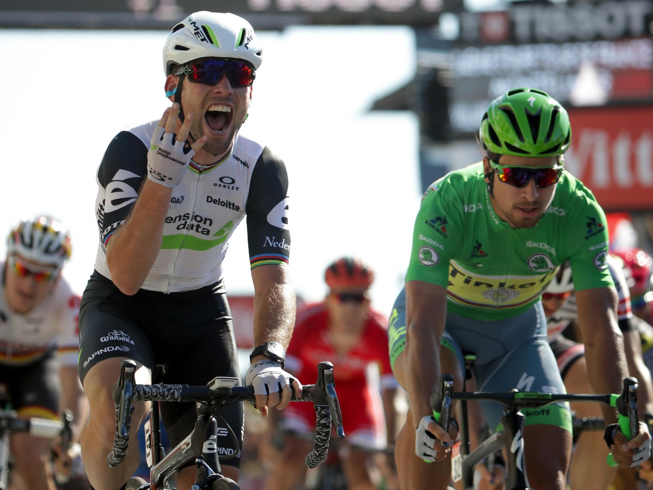 Cavendish celebrates as he beats Sagan on the Champs Elysees