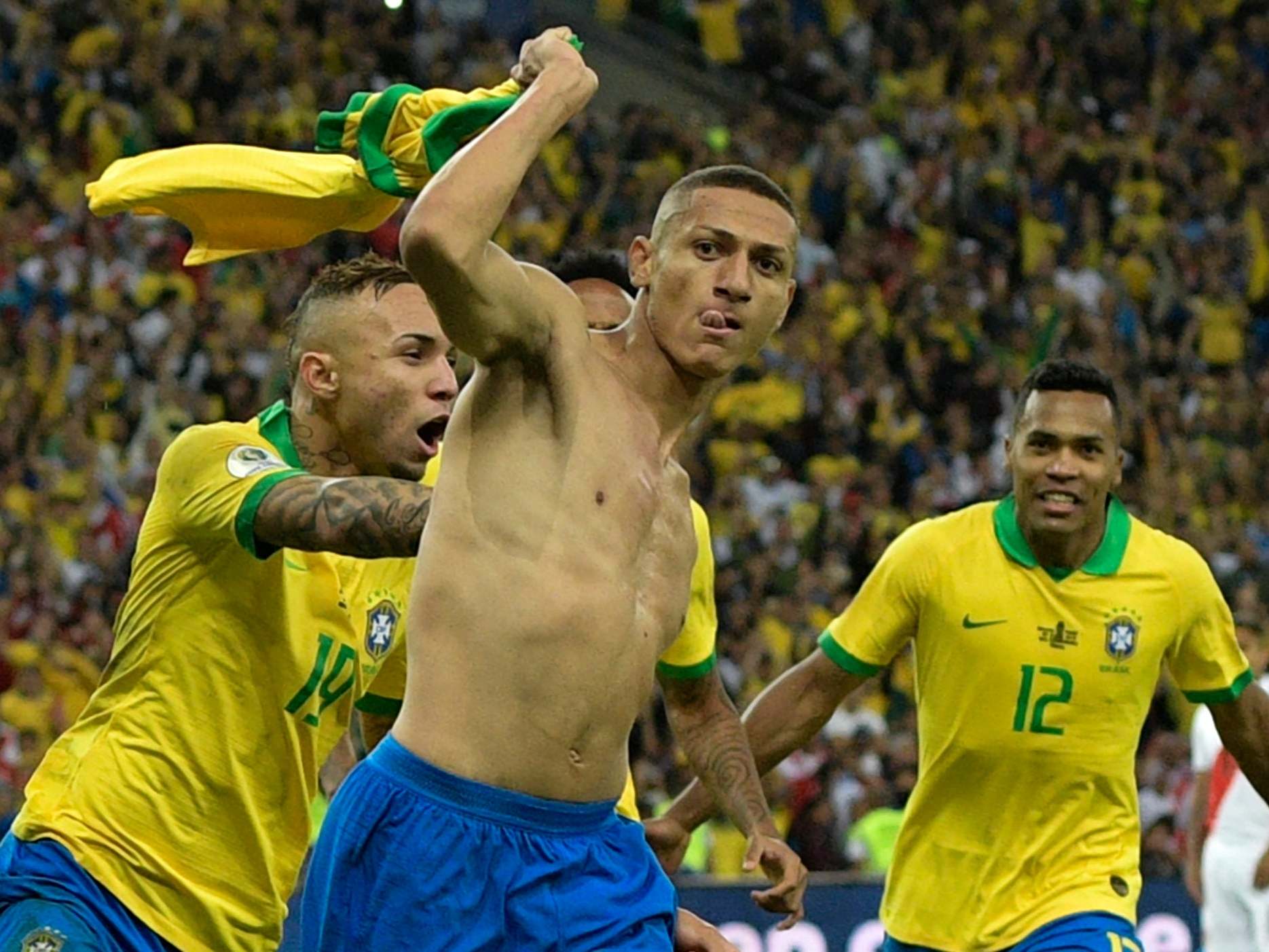 Richarlison celebrates his penalty