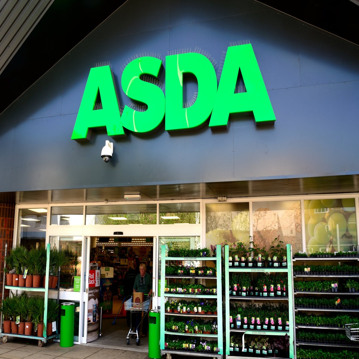 Up to 12,000 Asda workers could lose jobs amid contract row, Asda