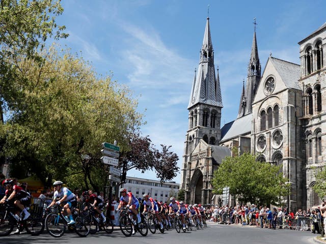 The peloton passes Chalons Cathedral en route to Nancy