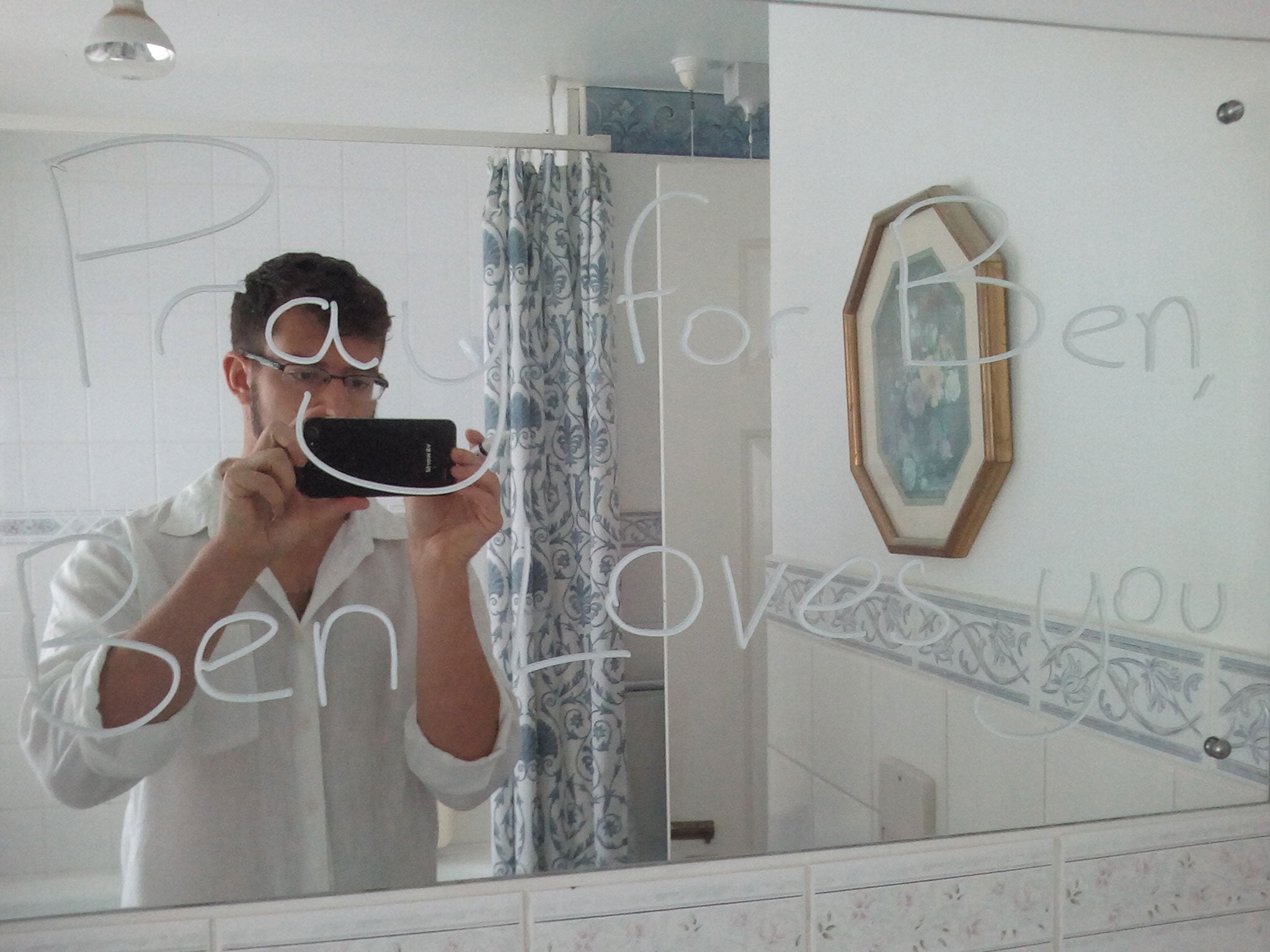 A selfie taken by Ben Field with one of the message he wrote on a mirror in Ann Moore-Martin’s home, reading: ‘Pray for Ben, Ben loves you’