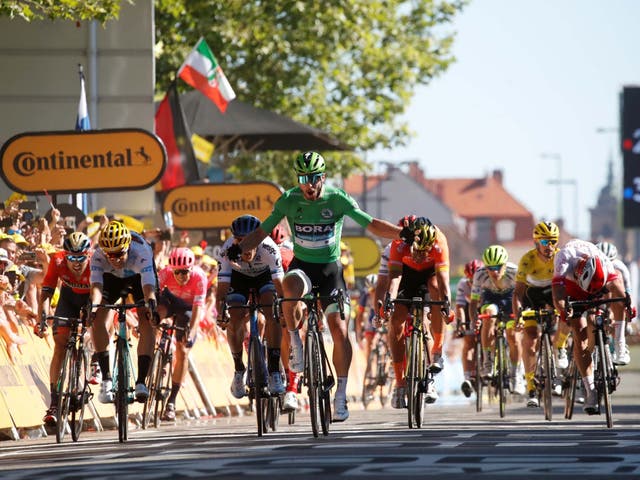 Peter Sagan dips over the finish line to clinch the stage victory