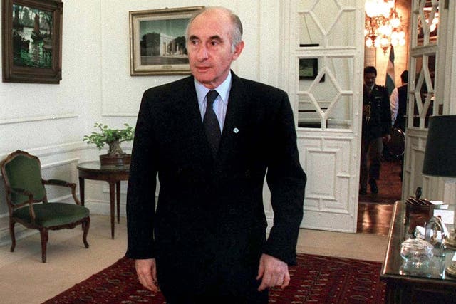 De la Rua shortly before his departure from office in 2001