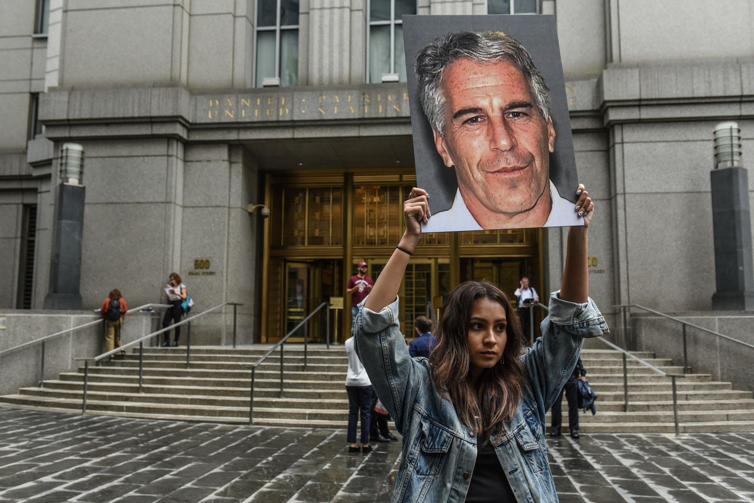 Jeffrey Epstein: Paedophile financier offers private jet and mansion to avoid pre-trial jail