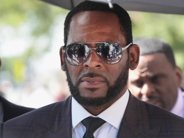 R Kelly leaves the Leighton Criminal Courts Building following a hearing on 26 June, 2019 in Chicago, Illinois.