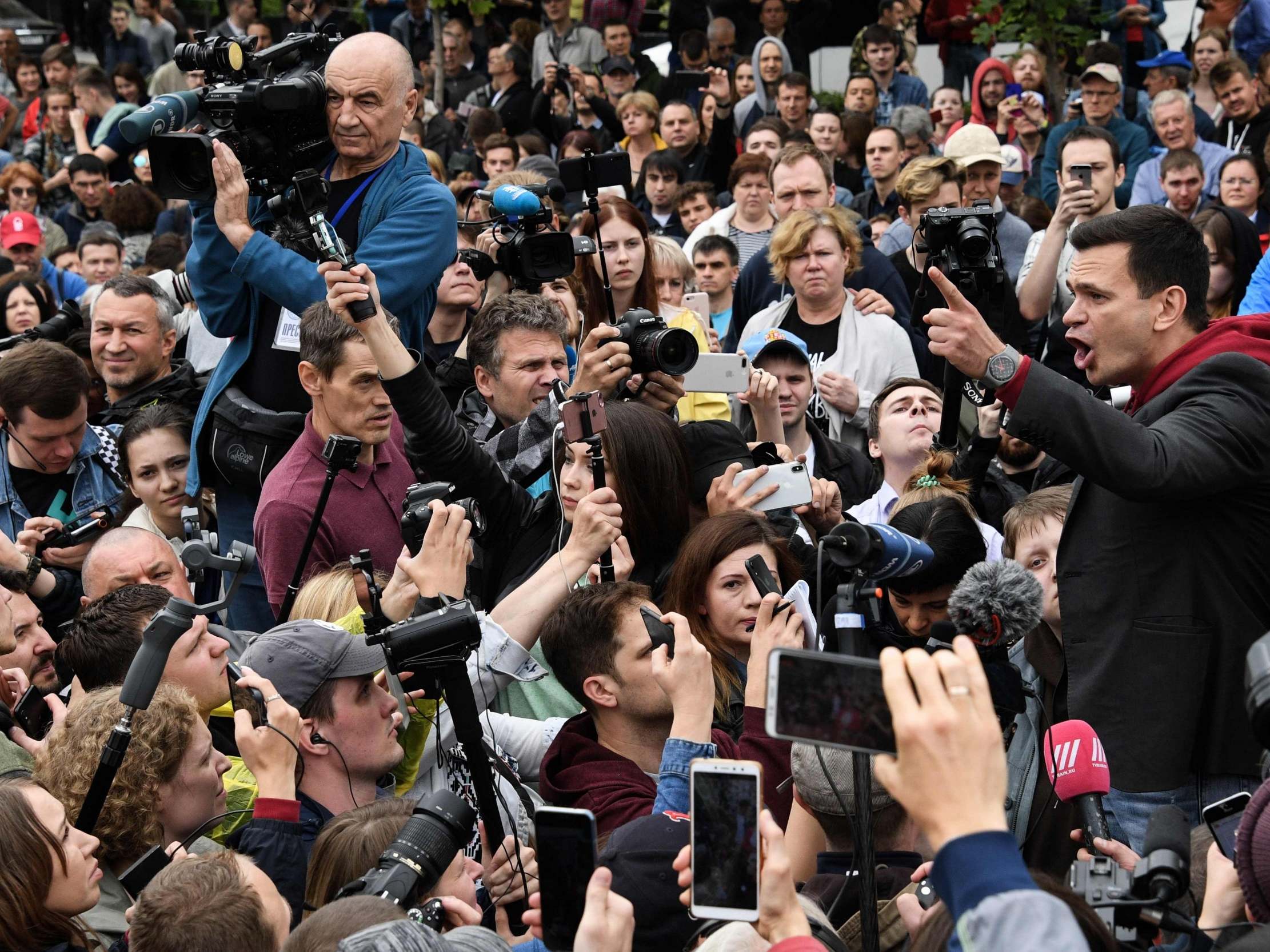 Putin critic Ilya Yashin has called for opposition-sponsored candidates to be included in the Moscow city election