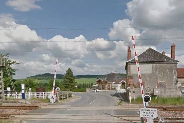 The car was hit by a train on the level crossing between Ay-Champagne and Avenay-Val-d'Or, according to reports