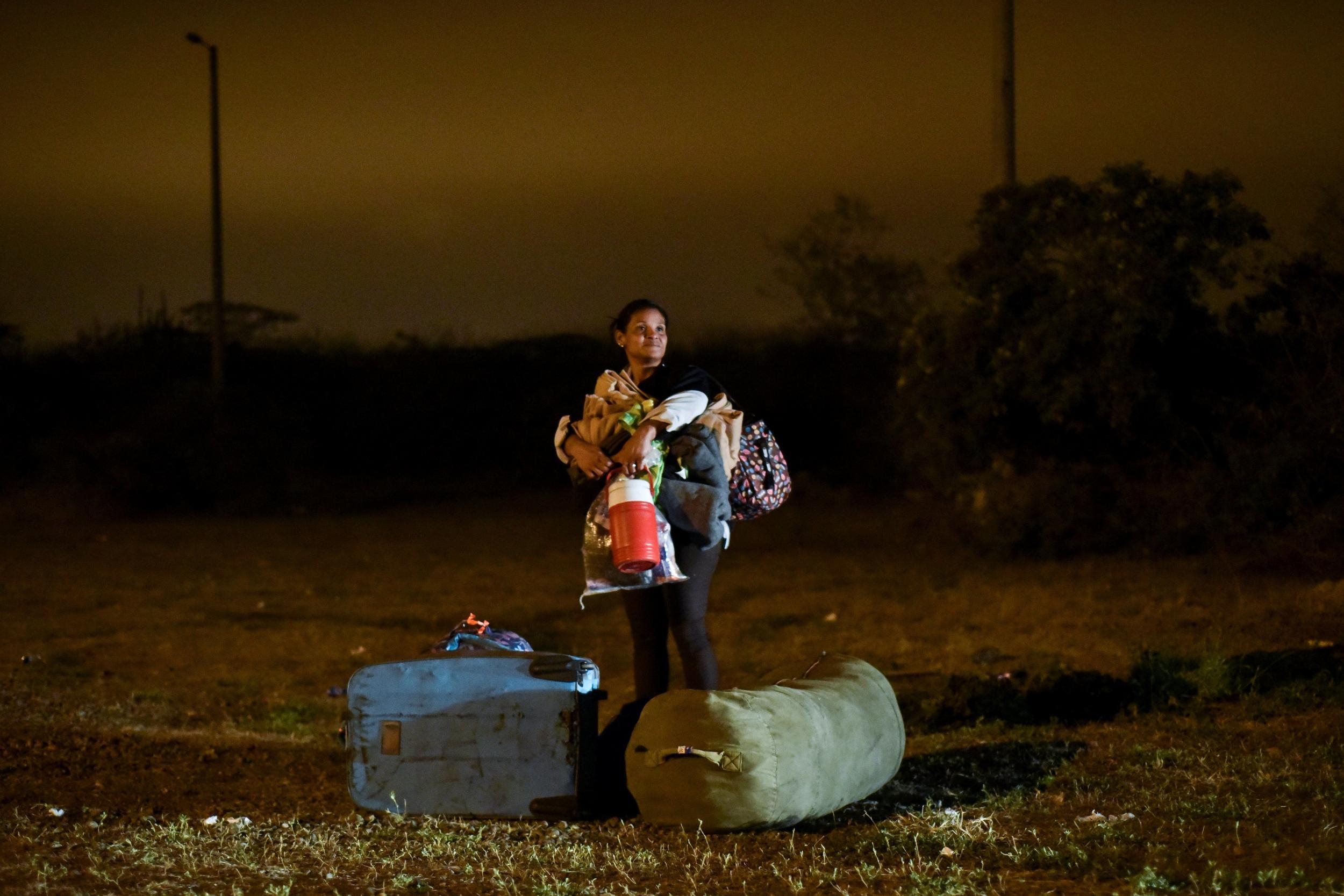 A Venezuelan migrant crosses the border between Ecuador and Peru